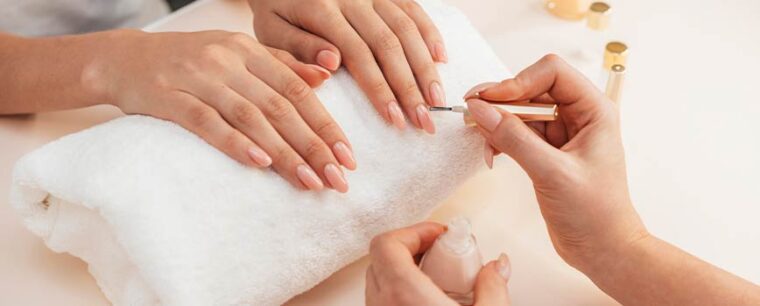 Qué es la base rubber para uñas y cómo usarla | Blog Druni