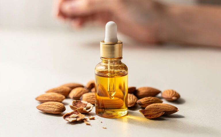 aceite serum facial producto y almendras al lado
