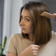 Adulto cuidando su cabello