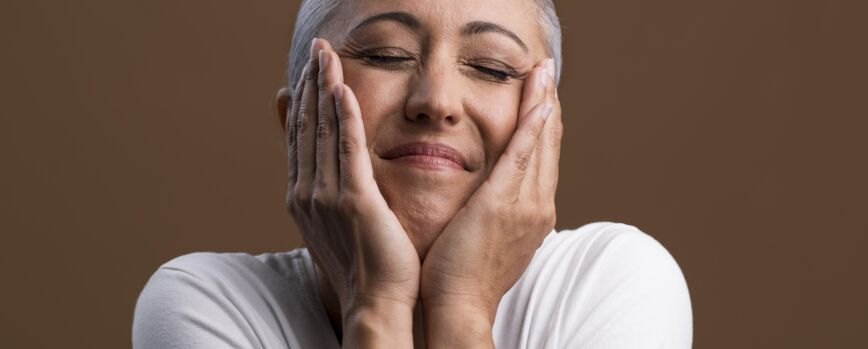 Retrato de mujer mayor de contenido