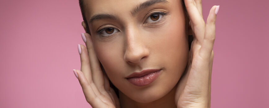 Hermosos retratos de mujeres en rosa