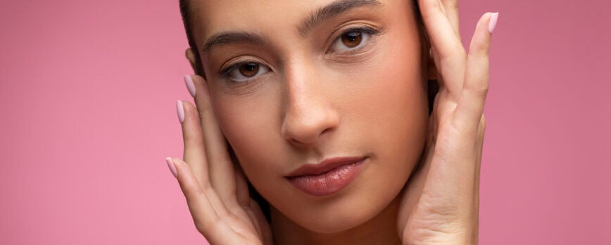 Hermosos retratos de mujeres en rosa