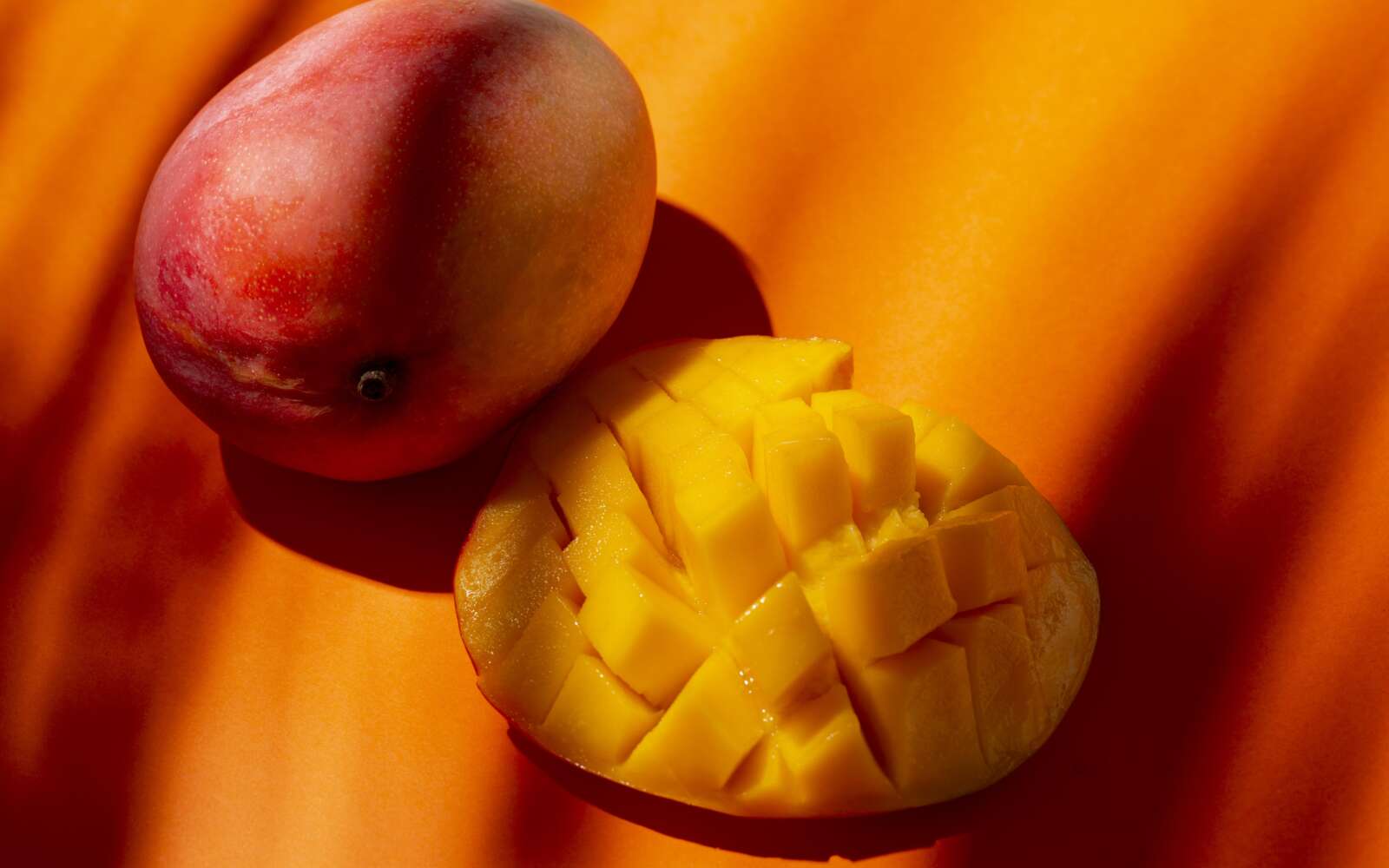 Composición de deliciosos mangos exóticos