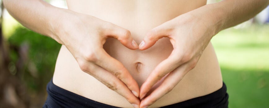 Primer plano, hembra, Manos, Dar forma, corazón, vientre