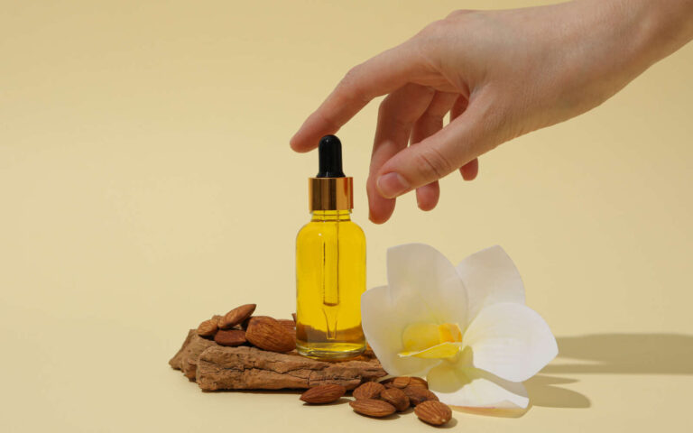 El concepto de cuidado de la piel y del cuerpo almendras aceite de almendras